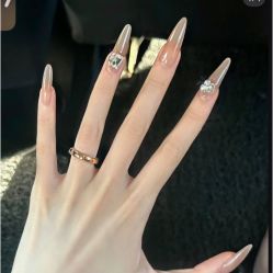 -安吉拉·纤纤玉指美甲美睫创意中心