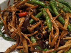 茶树菇豆角-闫府私房菜(经四路万达店)