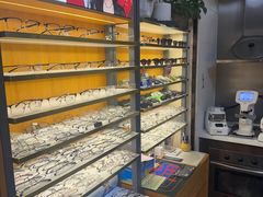 -优医视平价眼镜蔡司依视路折扣工厂店(十里堡店)