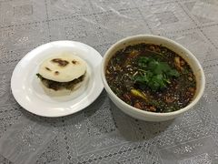 肉夹馍，酸辣粉套餐-YI PIN JU 一品居中餐厅 中国超市