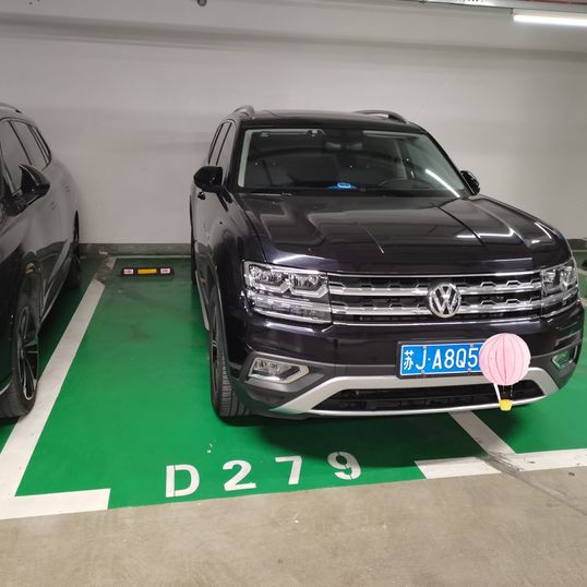 拥挤的停车场里看到这种人真的火很大