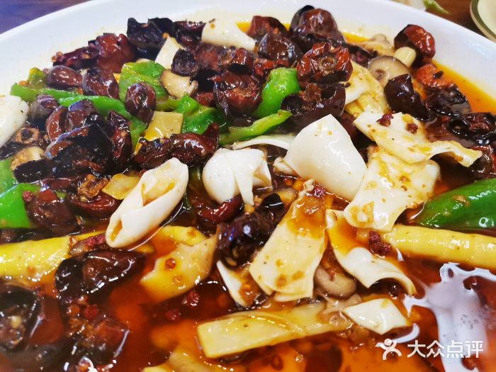 亲父亲传·老坛酸菜面·成都传统小吃火爆黄喉图片