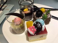 -亚洲国际大酒店·云顶阁旋转自助餐厅