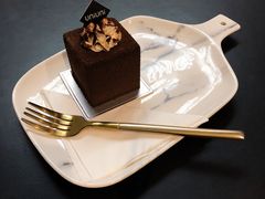 -UNI UNI(环亚凯瑟琳店)