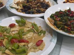 -大肚水饺锅贴·家常融合菜(新港店)