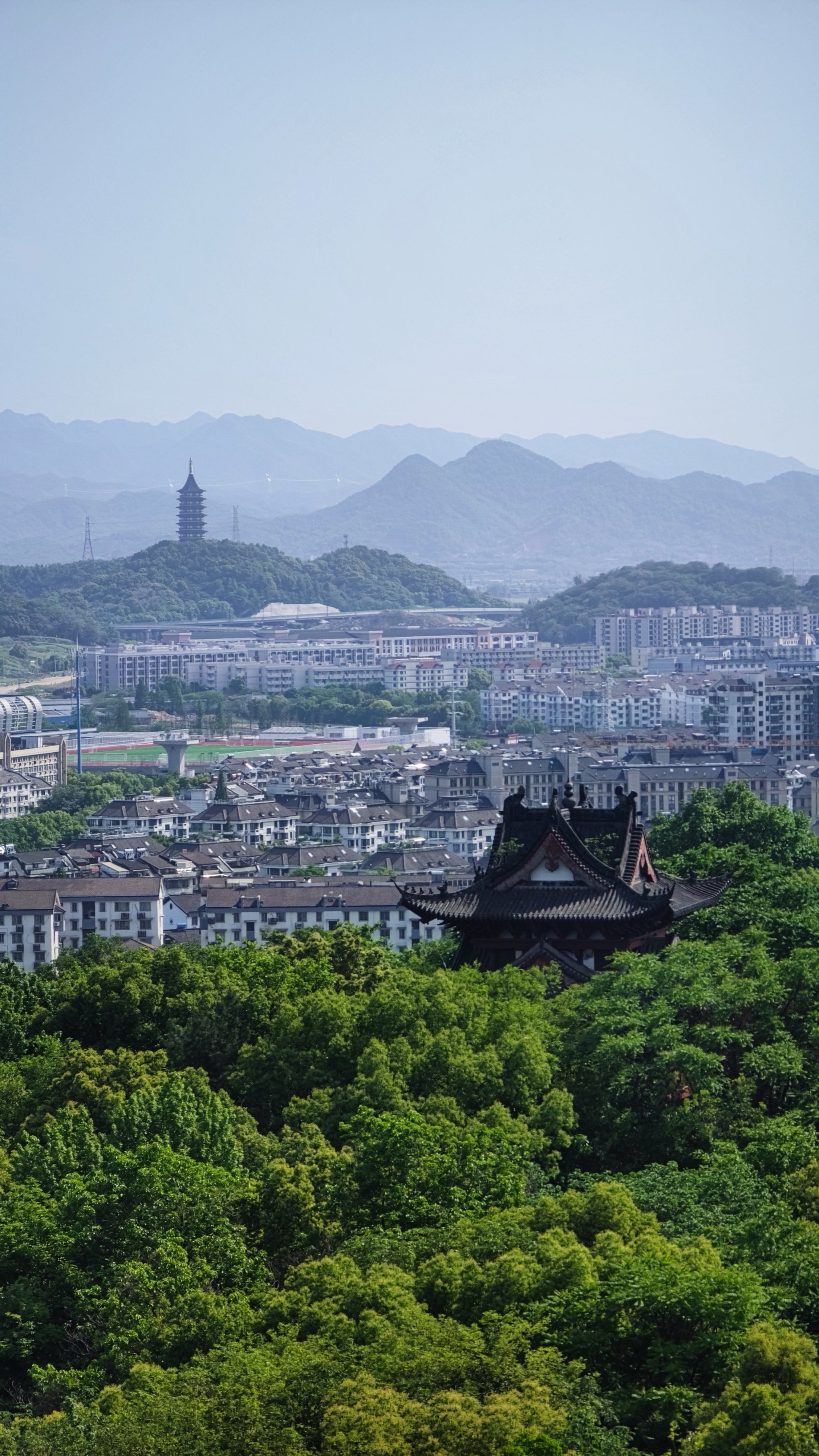 绍兴城区越王台,越王勾践点兵之处,后山有文种墓