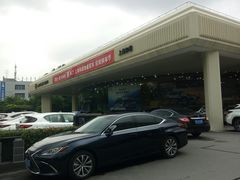 -上海宝信宝马4S店
