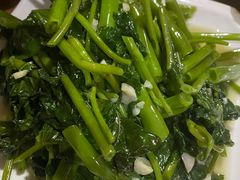 -临江餐馆二楼美食部落