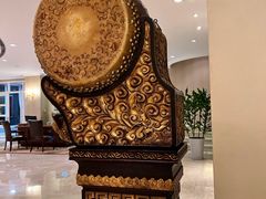 大厅一侧的鼓-上海虹桥迎宾馆