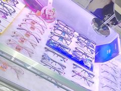 -提一眼镜·蔡司·依视路(小寨店)