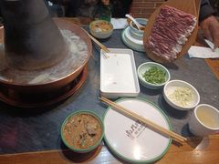 手切鲜精选羊腿肉-南门四季铜锅涮肉(左家庄店)