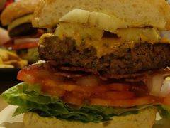 嫩煎澳洲牛肉汉堡-HELLO 27 意面·沙拉·帕尼尼