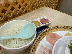 -花馬肆.云南过桥米线(汉神购物广场现场熬汤店)