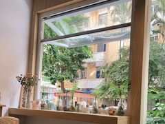 靠窗位-春上咖啡