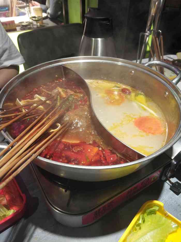 龙签串串火锅(江南大道店)-"这个就是到地铁站c2出口,对面就是联苑,.