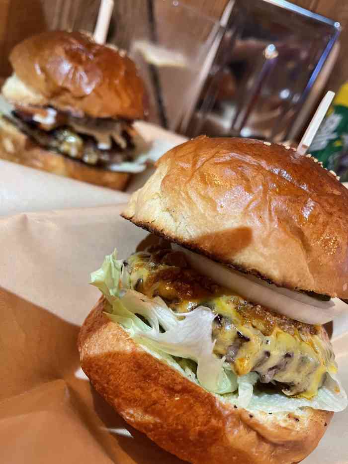 lone star 孤星汉堡-"据说是新开的汉堡店,在建兴路夏商附近.来.