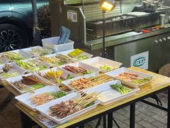 -山野的朋友露营炭火烤肉