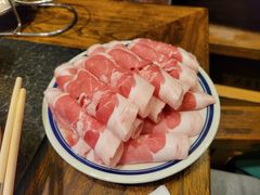 内蒙羔羊肉卷-山城棒棒军手作火锅·天花板手撕水牛鲜毛肚(北京店)