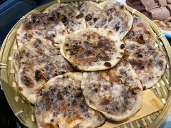 梅菜干烧饼-江南韵·无锡太湖文化体验餐厅(凤凰天街店)