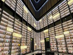 -上海虹桥中心爱琴海亚朵S酒店