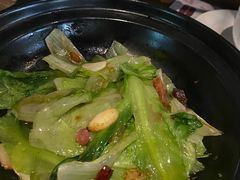 啫啫生菜煲-胡桃里音乐餐厅(陶溪川店)(川湘赣菜·世界百大酒庄直供红酒·音乐表演)