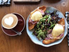 班尼迪克蛋-ROAST coffee & eatery