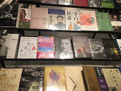 -钟书阁(珍园店)