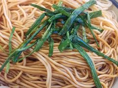 开洋葱油拌面-京城小江南·土菜馆·蒸白鱼(东四十条店)