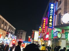 -吴山路夜市