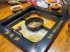 -老牌坊云南鱼豆花火锅(爱建店)