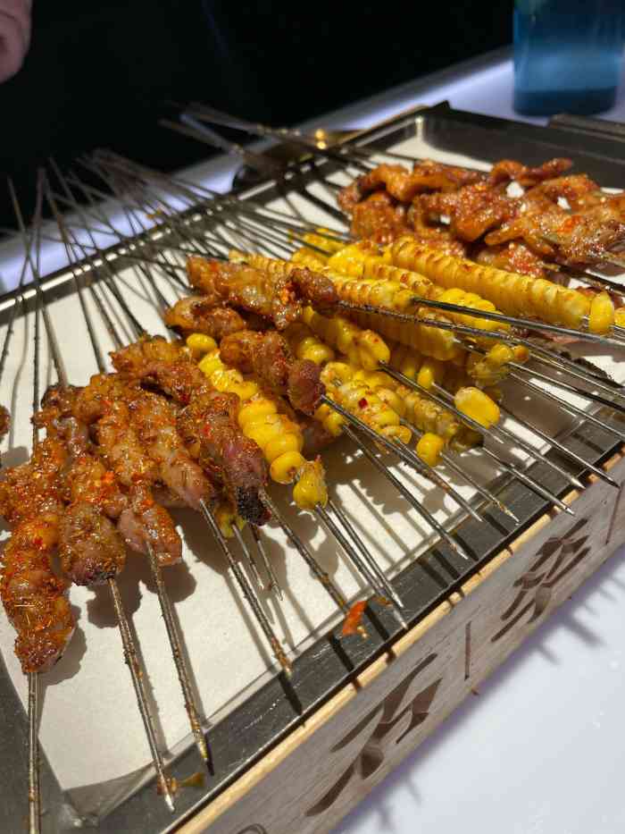 石卒从心·碎怂烤肉(钟楼观景店)-"西安人民也太幸福了吧,撸串好吃