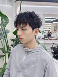 -尤司男士国潮理发馆