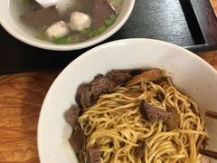 -松树干拌面店