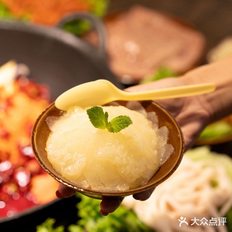 三两下就烫熟,脆脆嫩嫩,非常新鲜!麻辣小郡肝