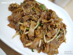 滨城特色炒河粉 -港东盛宴烧腊至尊