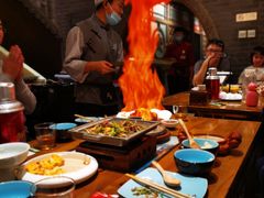 腊肉蜂窝煤-局气烤鸭·北京菜(前门店)