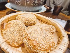 芝麻烧饼-魁盛居百年鲁菜馆(县西巷店)