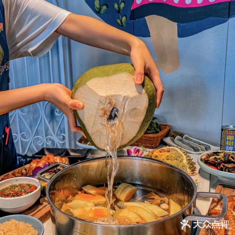 萌哒哒椰子鸡三亚湾旗舰店