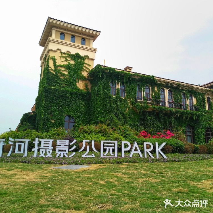 沿着三环的熊猫绿道骑行而来，并不远在华侨城对面