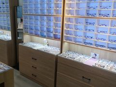 -天空之镜眼镜店蔡司依视路配镜授权零售店(望京颐堤港店)