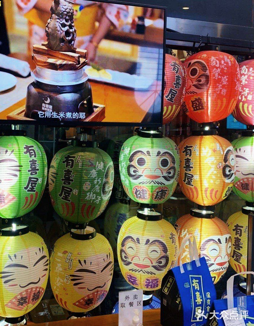 看到他们家环境各方面还是很不错的，中午到了饭点时间