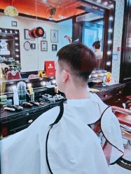 -东方先生国潮男士理发馆