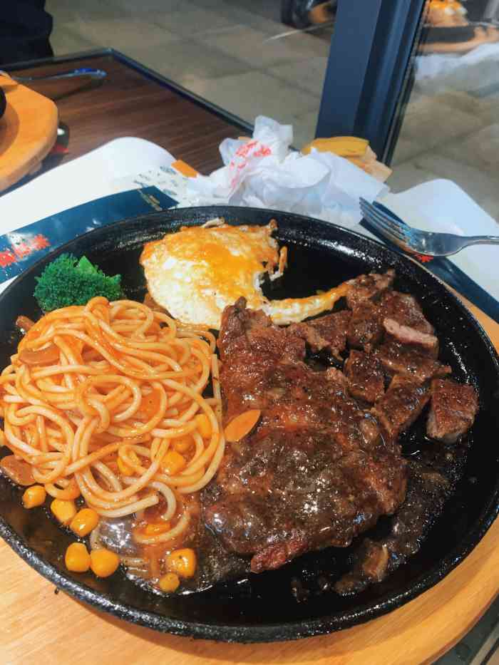 豪享来牛排·中式简餐(大美城店)-"[薄荷]环境: 冬天有一丢丢冷诶