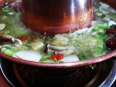 -果松木炭酸菜铜火锅·外婆参鸡汤