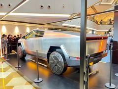 -TESLA 特斯拉(上海太古汇体验店)