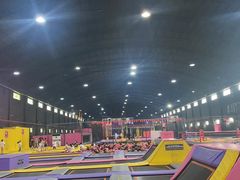 -嘿哟动霸CHUA·新潮玩运动娱乐中心·蹦床滑冰团建乐园