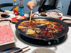 -渝嘴小老弟老火锅(华新村店)