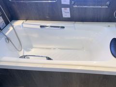 -百安居装修建材卖场(泰然店)