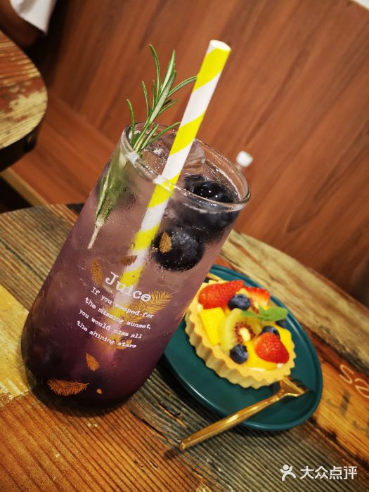 柯斗斗主题餐厅·狗咖·围炉煮茶·茶饮(国瑞升平里店)黑加仑泡泡苏打图片
