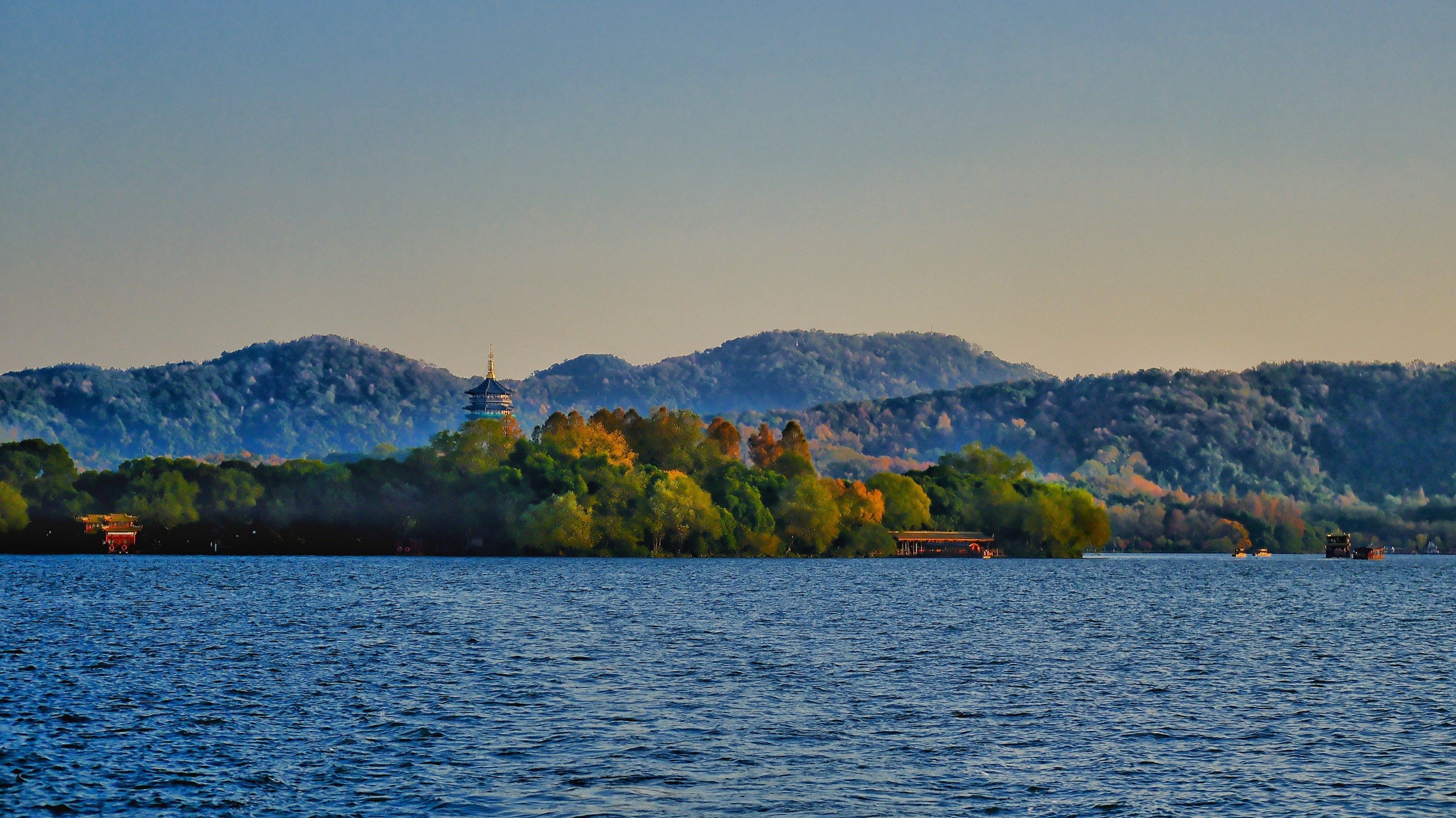 这个季节的西湖,太哇塞了